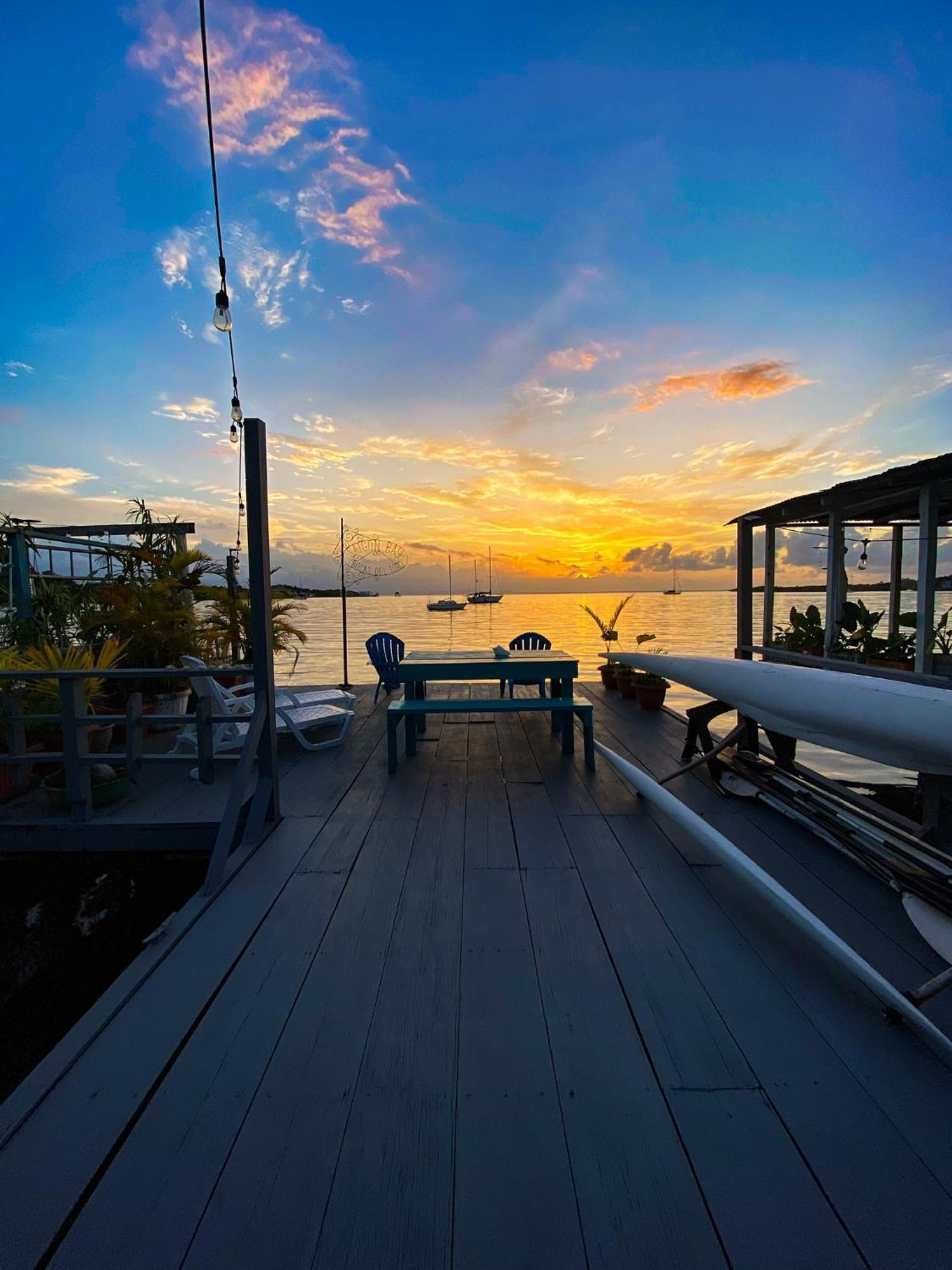 Saigon Bay Bed & Breakfast Bocas del Toro Exteriör bild