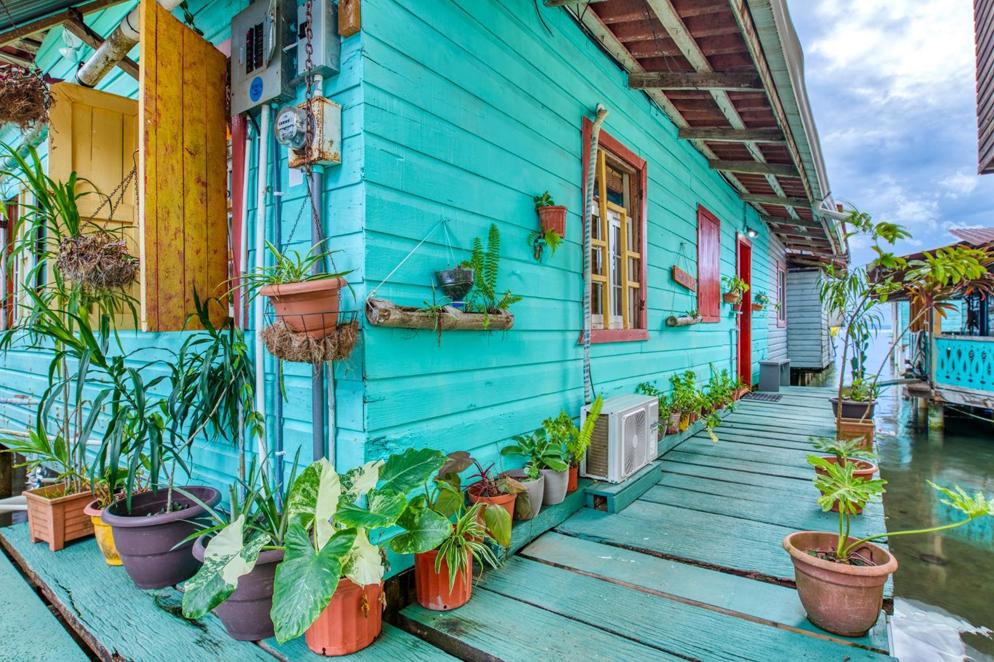 Saigon Bay Bed & Breakfast Bocas del Toro Exteriör bild