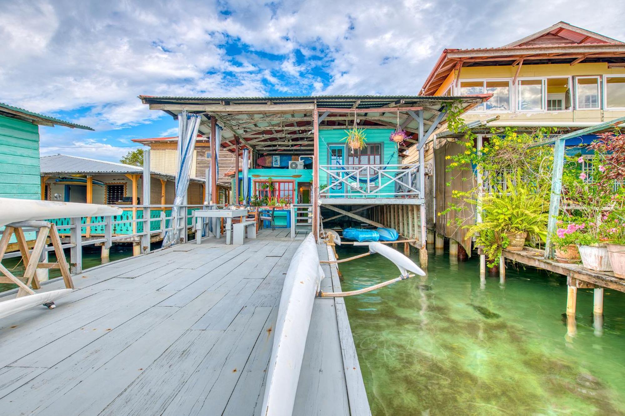 Saigon Bay Bed & Breakfast Bocas del Toro Exteriör bild