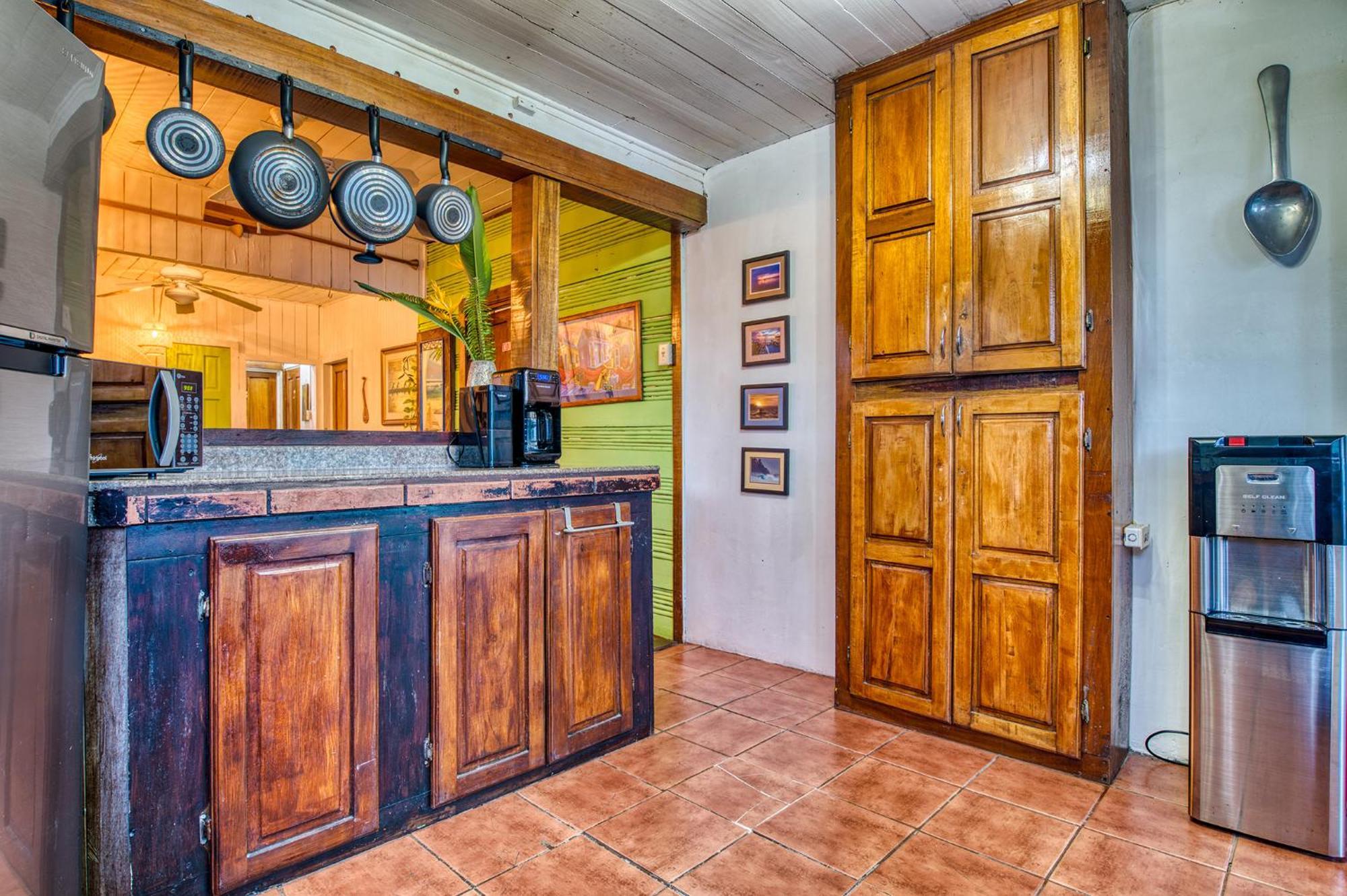 Saigon Bay Bed & Breakfast Bocas del Toro Exteriör bild