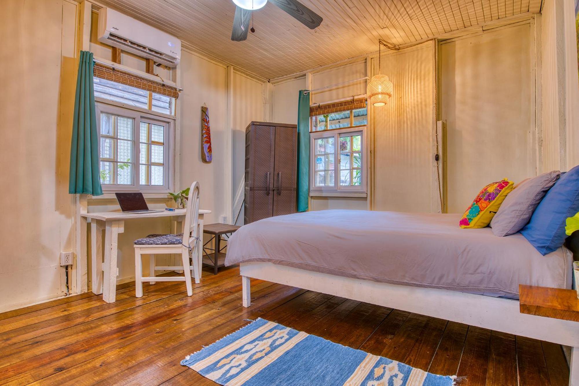 Saigon Bay Bed & Breakfast Bocas del Toro Exteriör bild